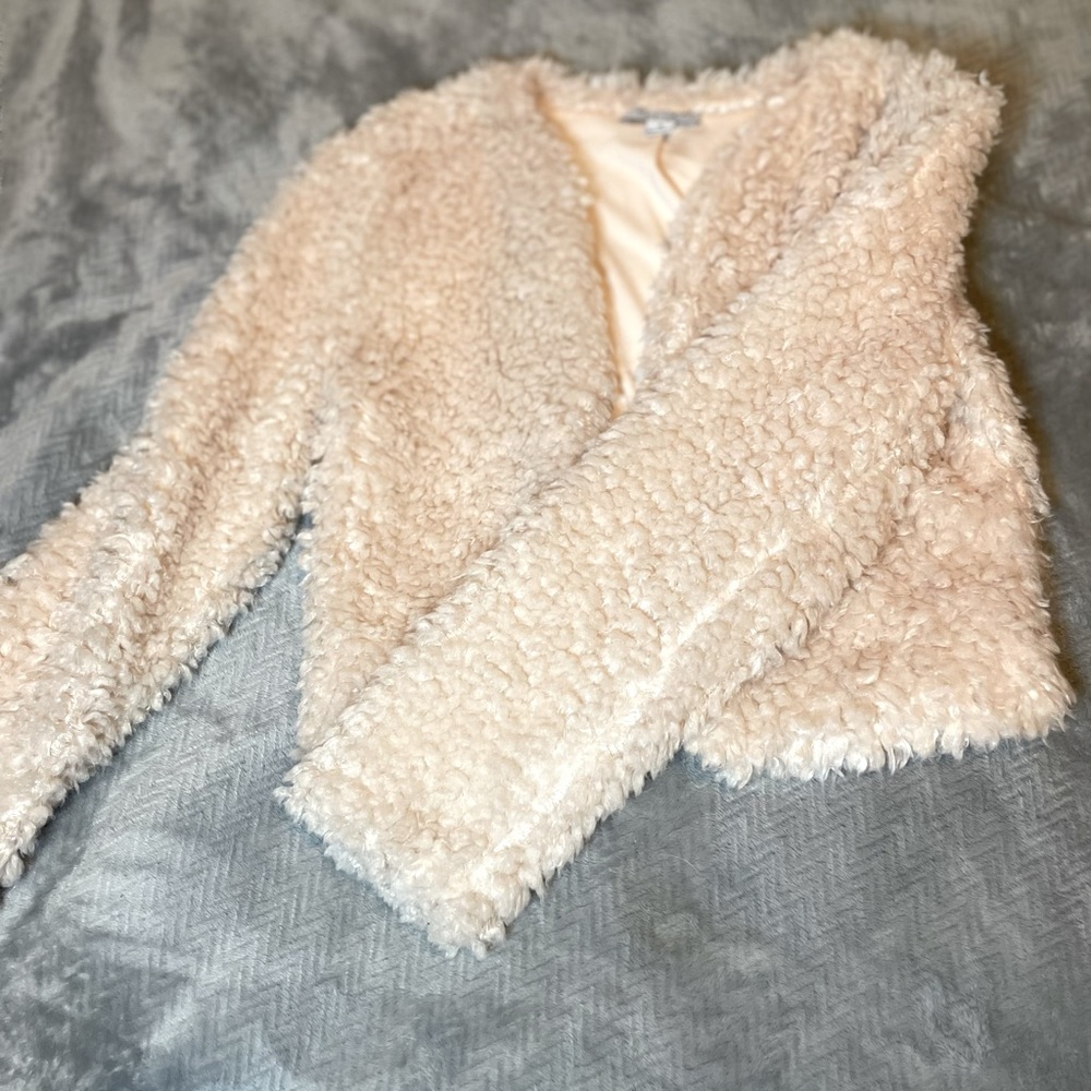 Favlux cream Fuzzy Crop Jacket size Small